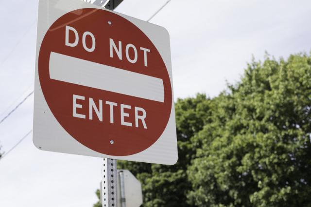 Знак «Въезд запрещен» в США