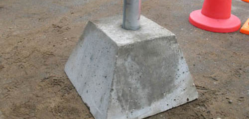 Установка и использование бетонных опор для дорожных знаков